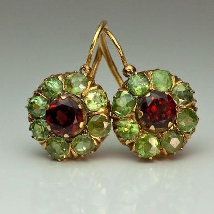 Éclat Rétro: Boucles d'Oreilles Émeraude et Rubis