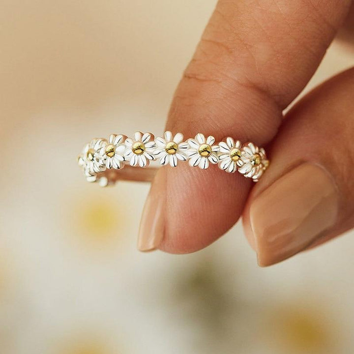 Éclat de Marguerite : Bague Ajustable Émaillée