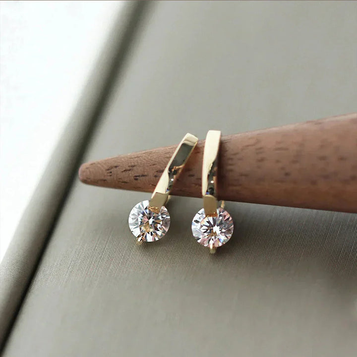 Boucles d'oreilles en or avec clou scintillant
