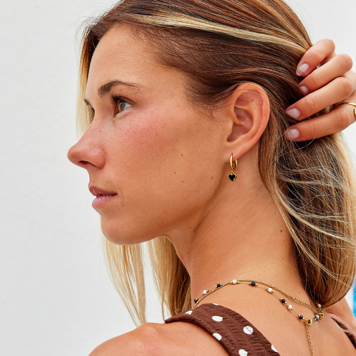 Heartfelt Hoops: 'Cœurs Ternis'
