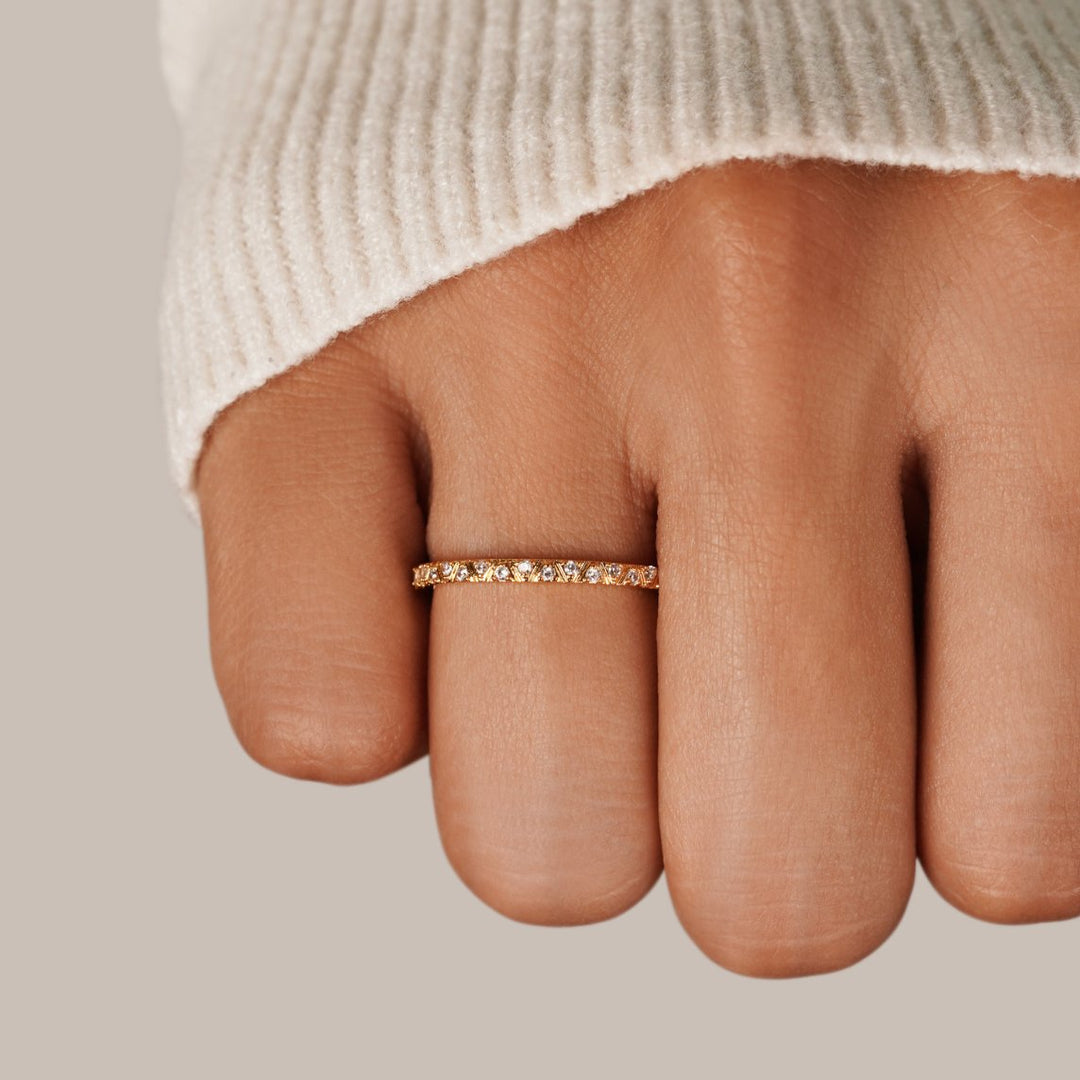 LuxeArc Ring