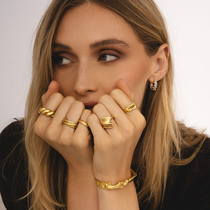 Curious Ring