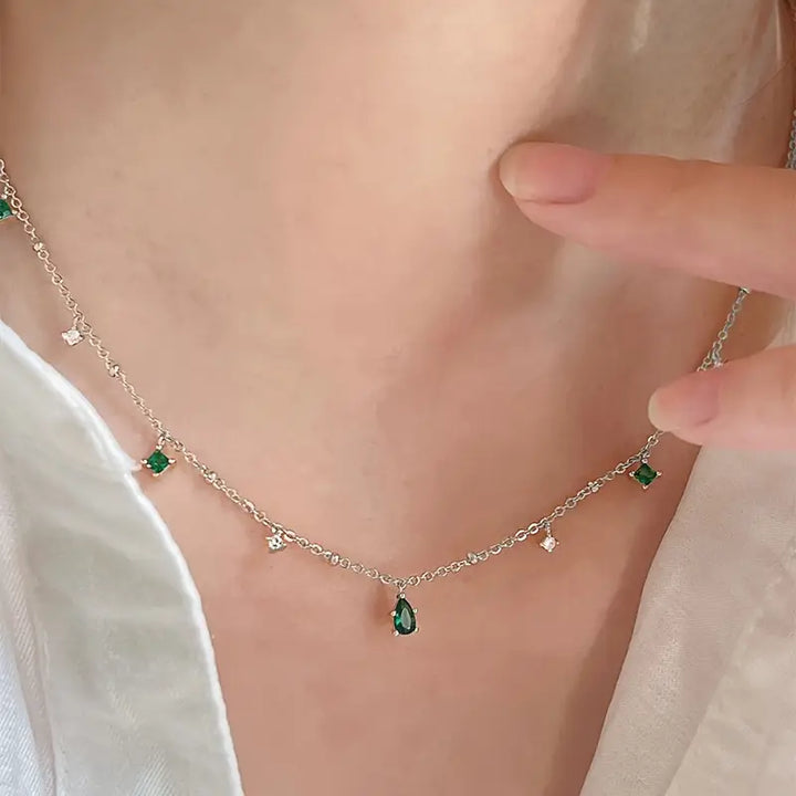 Lumineve Choker