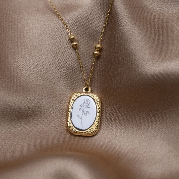 Rose Whisper Necklace: Amour Fragile