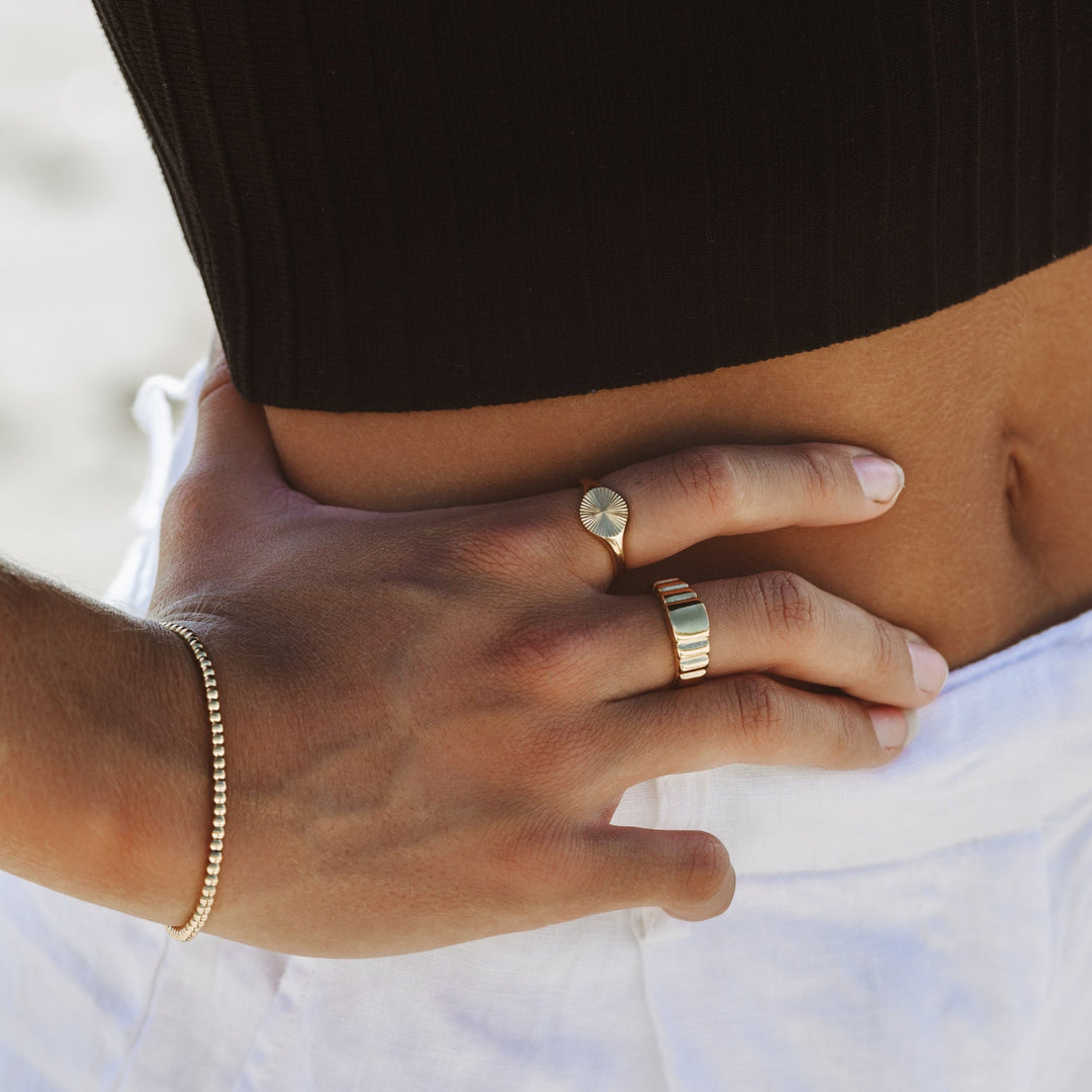 Soleil Éternel – Bague Sceau Élégante
