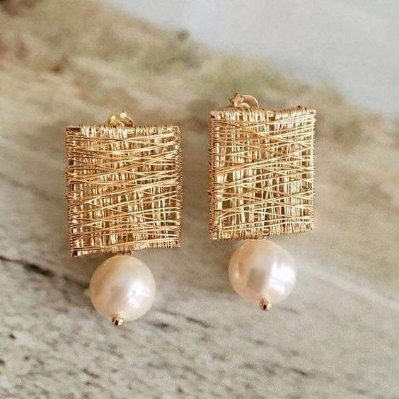 Éclat Rétro: Boucles d'Oreilles Élégantes