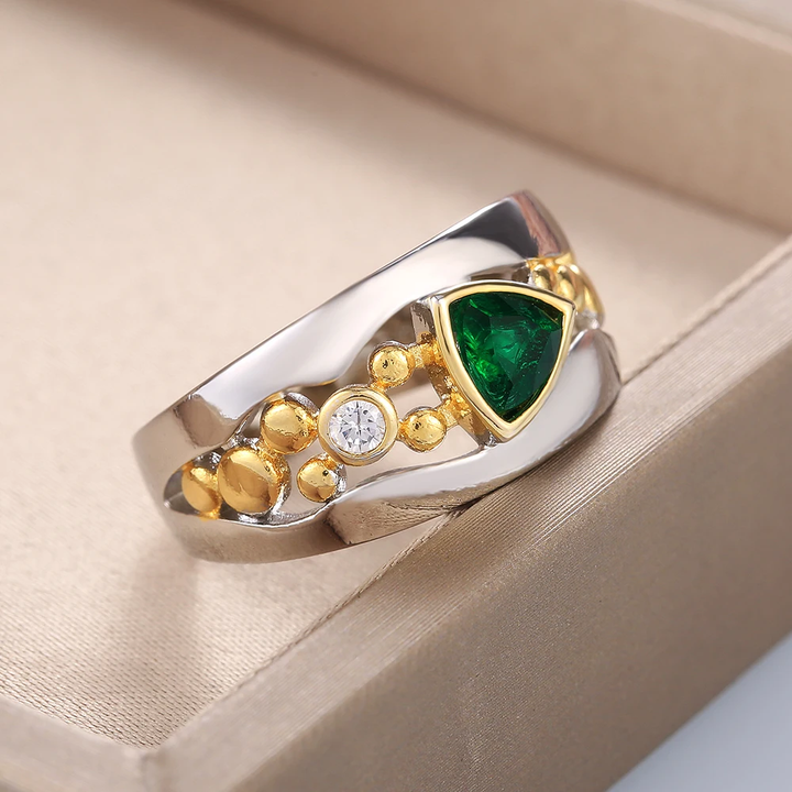 Vintage Green Elegance Ring