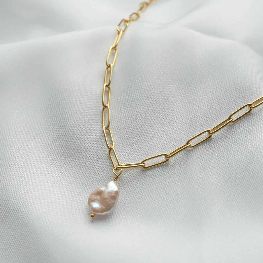 Éclat Keshi: Collier d’Exception