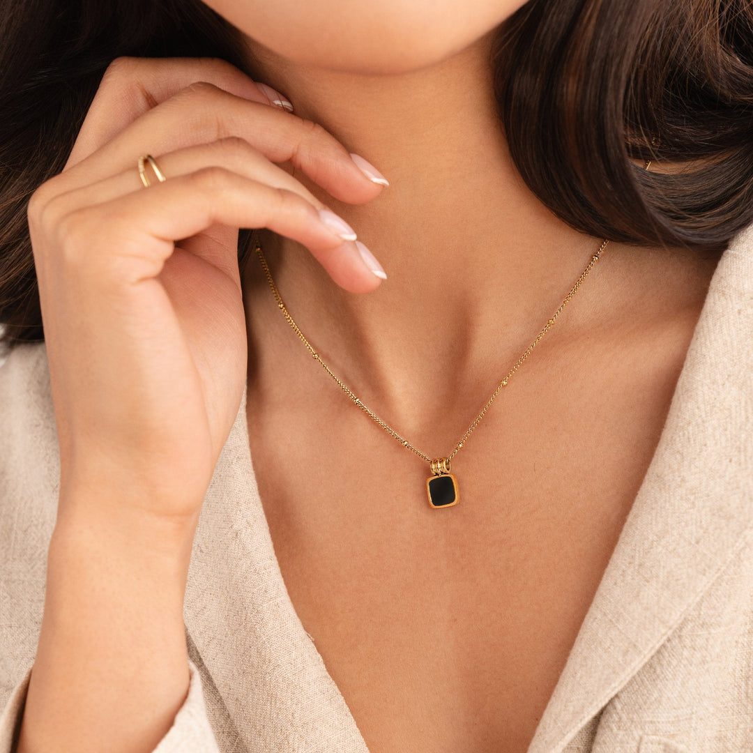 Elysara Veyrin Amulet