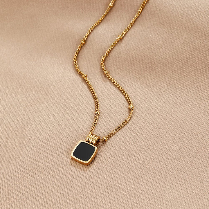 Elysara Veyrin Amulet