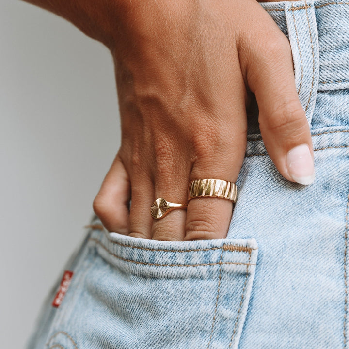 Soleil Éternel – Bague Sceau Élégante