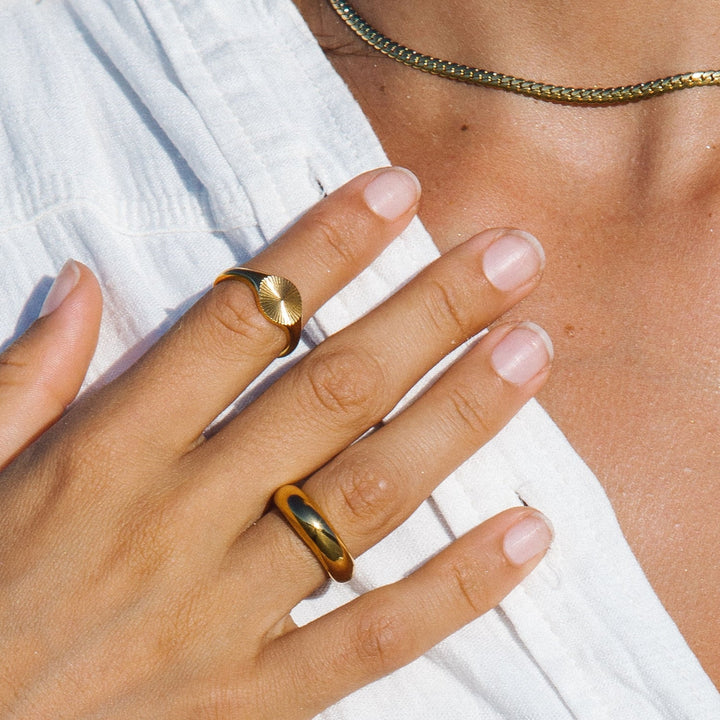 Soleil Éternel – Bague Sceau Élégante