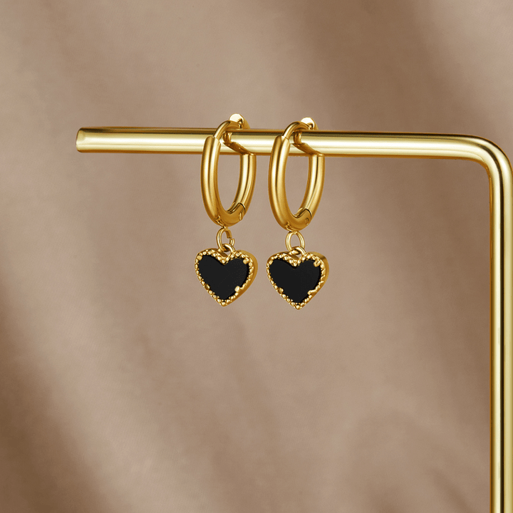 Heartfelt Hoops: 'Cœurs Ternis'