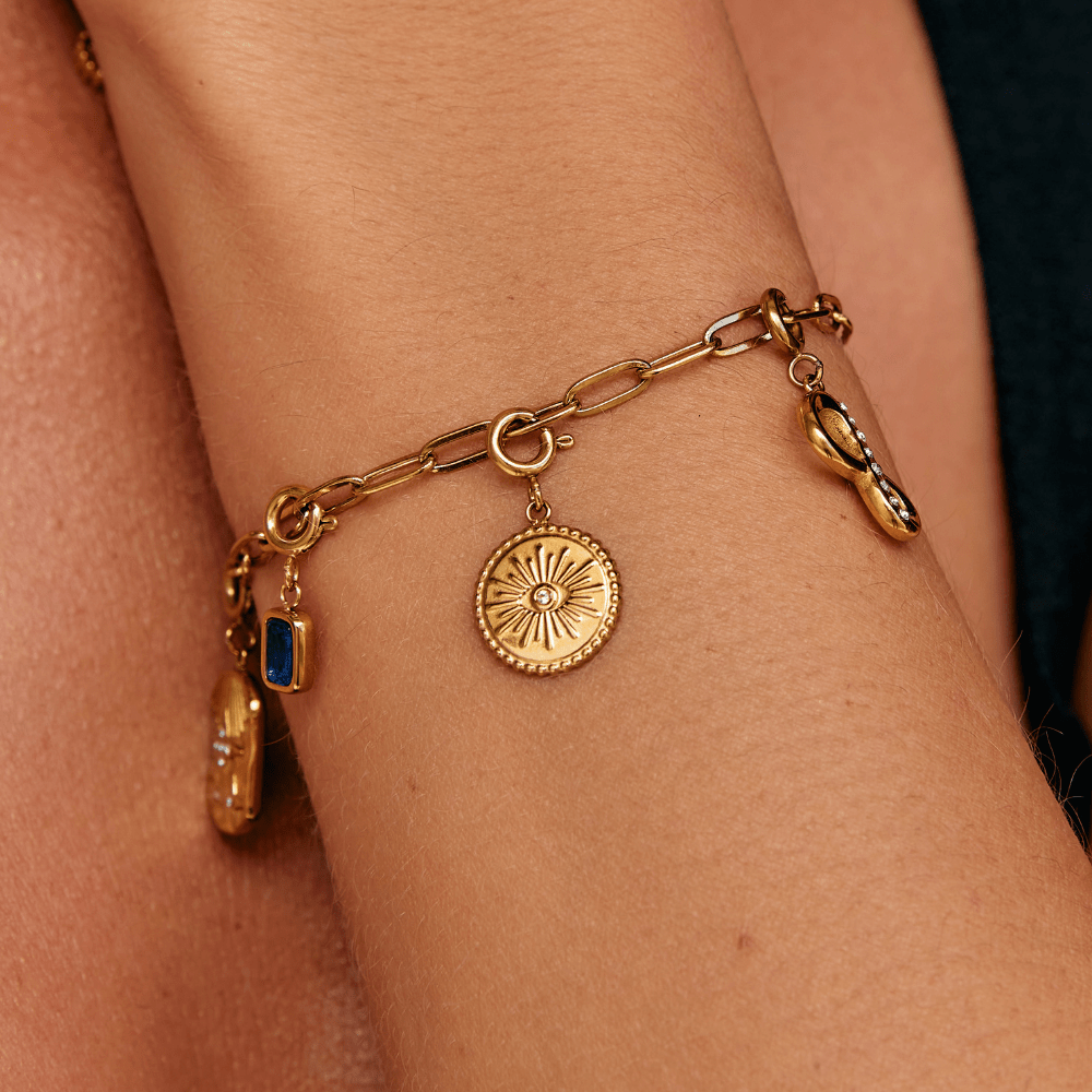 LuxeGaze Charm