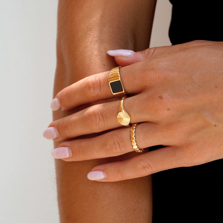 Soleil Éternel – Bague Sceau Élégante